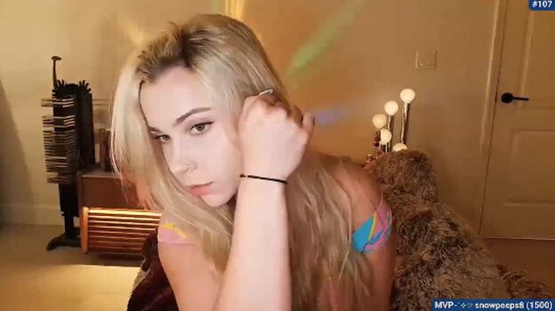 Full leaked Snowkitty private onlyfans photo