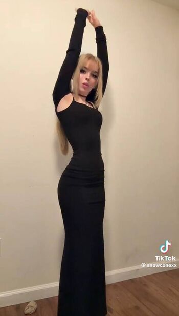 Full leaked Snowwcone private onlyfans photo