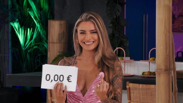 Full leaked Sophiathomalla private onlyfans photo