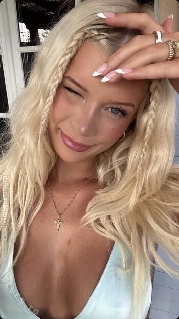 Full leaked Sophie charlott private onlyfans photo