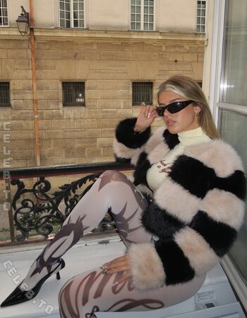 Full leaked Sophie schnur page private onlyfans photo