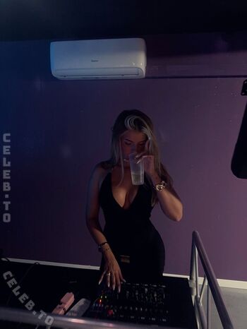 Full leaked Sophie schnur page private onlyfans photo