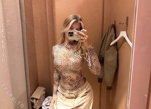 Full leaked Sophie schnur private onlyfans photo