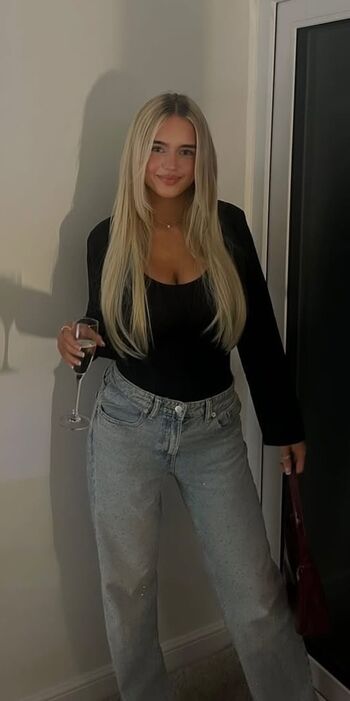 Full leaked Sophie sutherland page private onlyfans photo