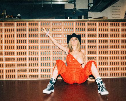 Full leaked Sophieenicolee private onlyfans photo