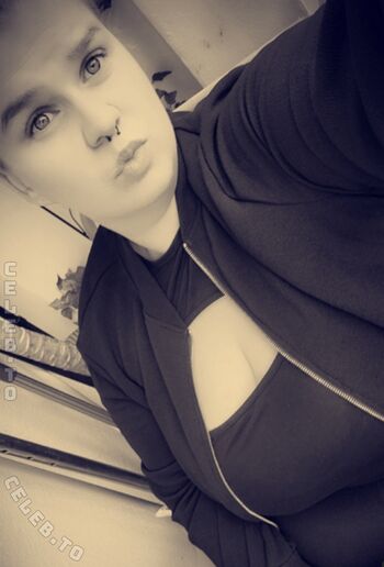 Full leaked Sophieschmande private onlyfans photo