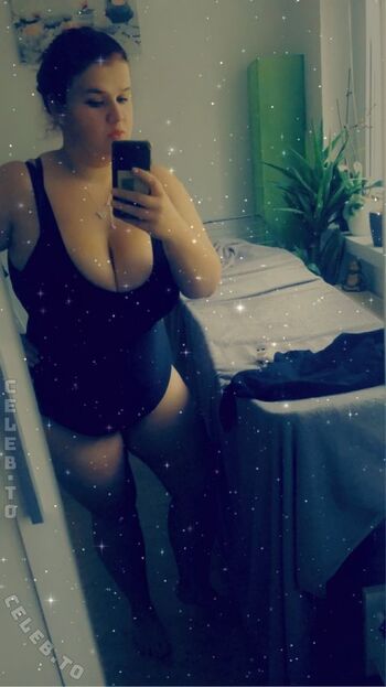 Full leaked Sophieschmande private onlyfans photo