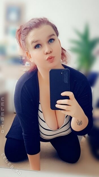 Full leaked Sophieschmande private onlyfans photo