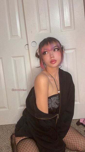 Full leaked Strawbarizz private onlyfans photo