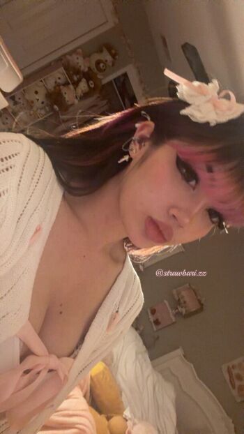Full leaked Strawbarizz private onlyfans photo