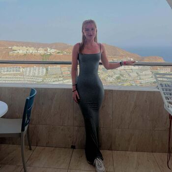 Full leaked Strawbz private onlyfans photo