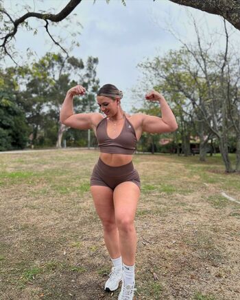 Full leaked Strong and curvy women private onlyfans photo