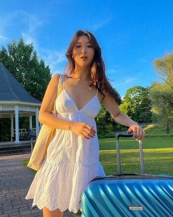 Full leaked Sunnyliachoi private onlyfans photo