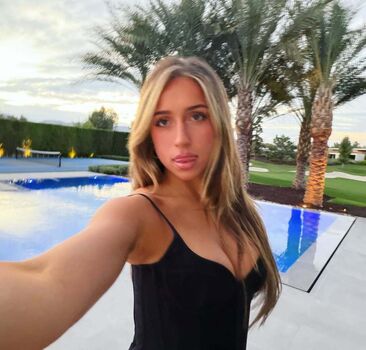 Full leaked Tate mcrae page private onlyfans photo