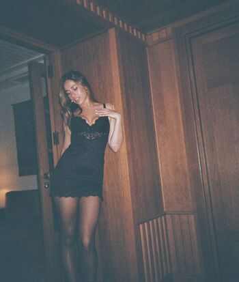 Full leaked Tate mcrae page private onlyfans photo