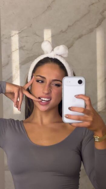 Full leaked Tate mcrae page private onlyfans photo