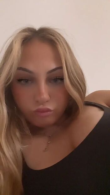 Full leaked Tatiezelman private onlyfans photo