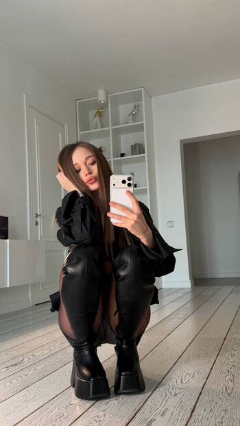 Full leaked Theallinika private onlyfans photo