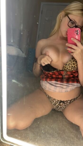 Full leaked Thecamarogirl private onlyfans photo