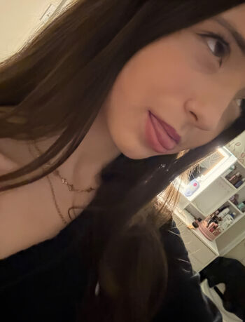 Full leaked Thehoneybeee private onlyfans photo