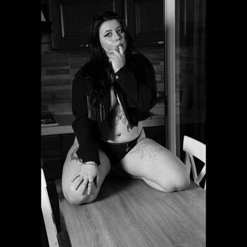 Full leaked Thicc thighs private onlyfans photo