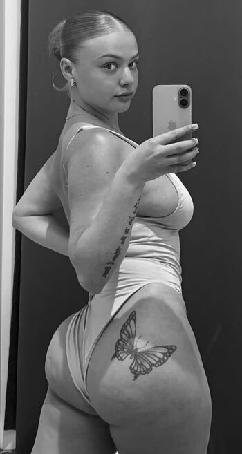 Full leaked Tiny liciouss private onlyfans photo