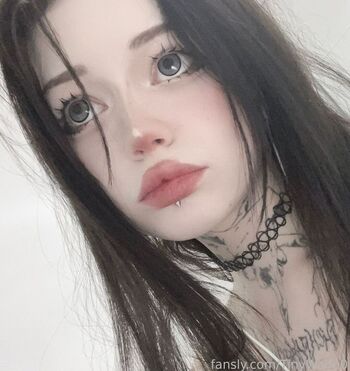 TinyWaifu0 \ Waifumiyu