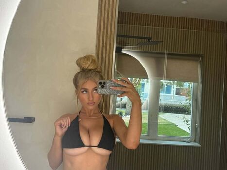 Full leaked Trinity raine  page private onlyfans photo