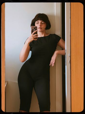 Full leaked Abigail mac/ private onlyfans photo