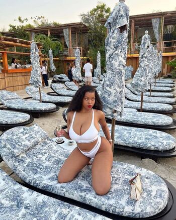 Full leaked Tsholo teebaby private onlyfans photo