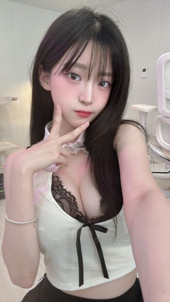 Full leaked U jjung page private onlyfans photo