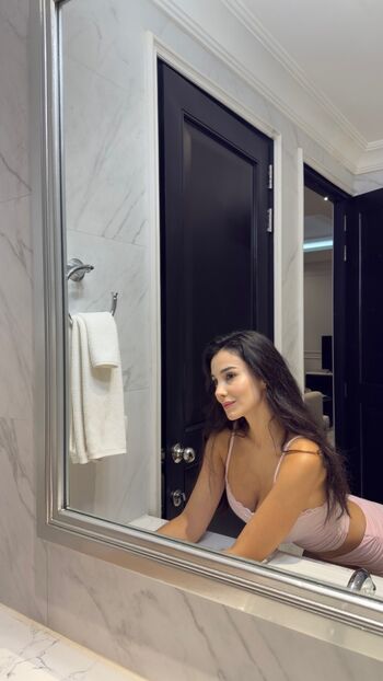 Full leaked Vahide bulu page private onlyfans photo
