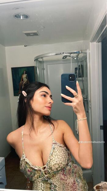 Full leaked Valentina buzzurro page private onlyfans photo
