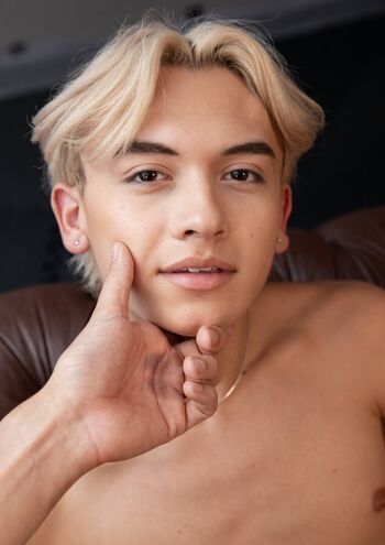 Full leaked Valentino aston page private onlyfans photo