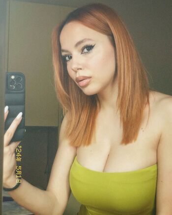 Full leaked Valeriaaatzori private onlyfans photo