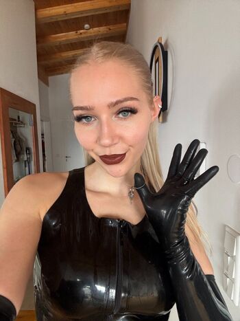 Full leaked Valerie star private onlyfans photo