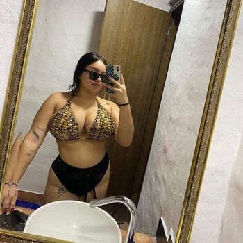 Full leaked Valesofi private onlyfans photo