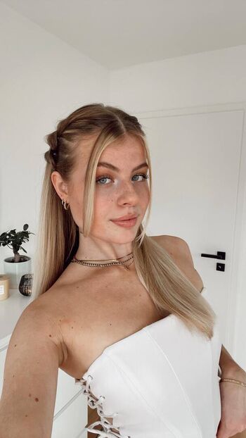 Full leaked Vallixpauline page private onlyfans photo