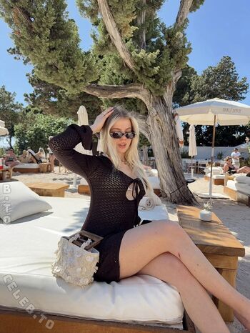 Full leaked Vallixpauline page private onlyfans photo