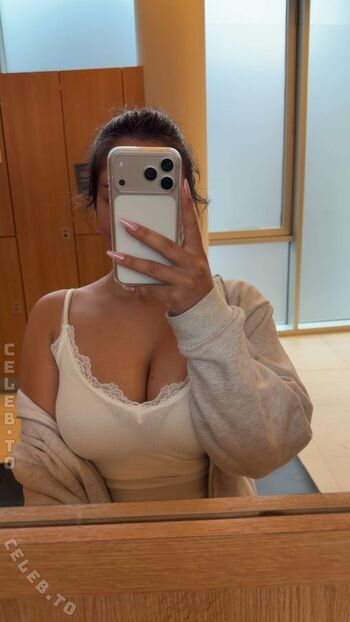 Full leaked Valonaash page private onlyfans photo