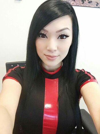 Vampybitme Linda Le