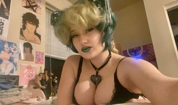 Full leaked Venom wifey page private onlyfans photo