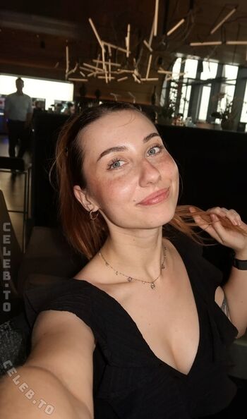 Full leaked Veylarenee private onlyfans photo