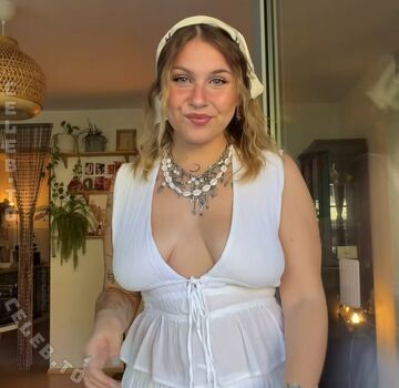Full leaked Viky kid private onlyfans photo