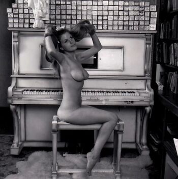 Full leaked Vintage english pinups page private onlyfans photo