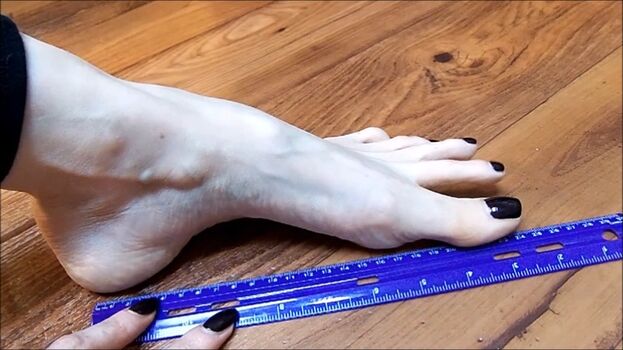 Full leaked Violet s toes violet s perfect feet page private onlyfans photo