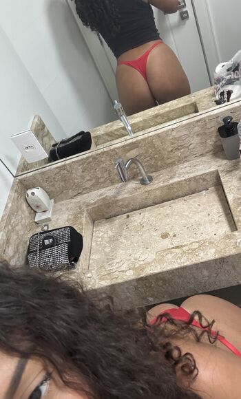 Full leaked Virginniasiqueira private onlyfans photo