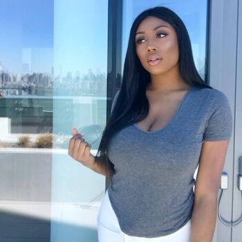 Full leaked Vivi private onlyfans photo