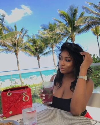 Full leaked Vivi private onlyfans photo