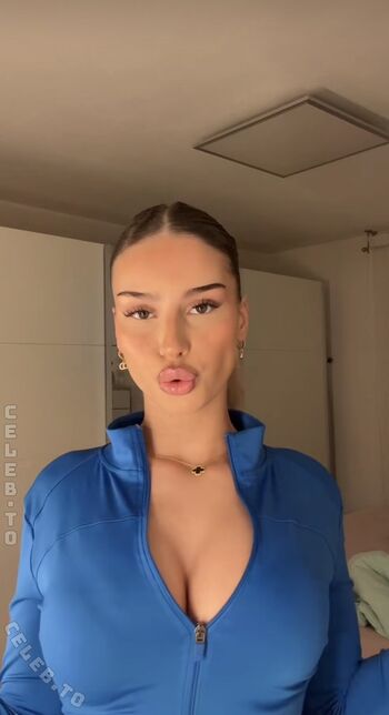 Full leaked Vjolaberisha private onlyfans photo